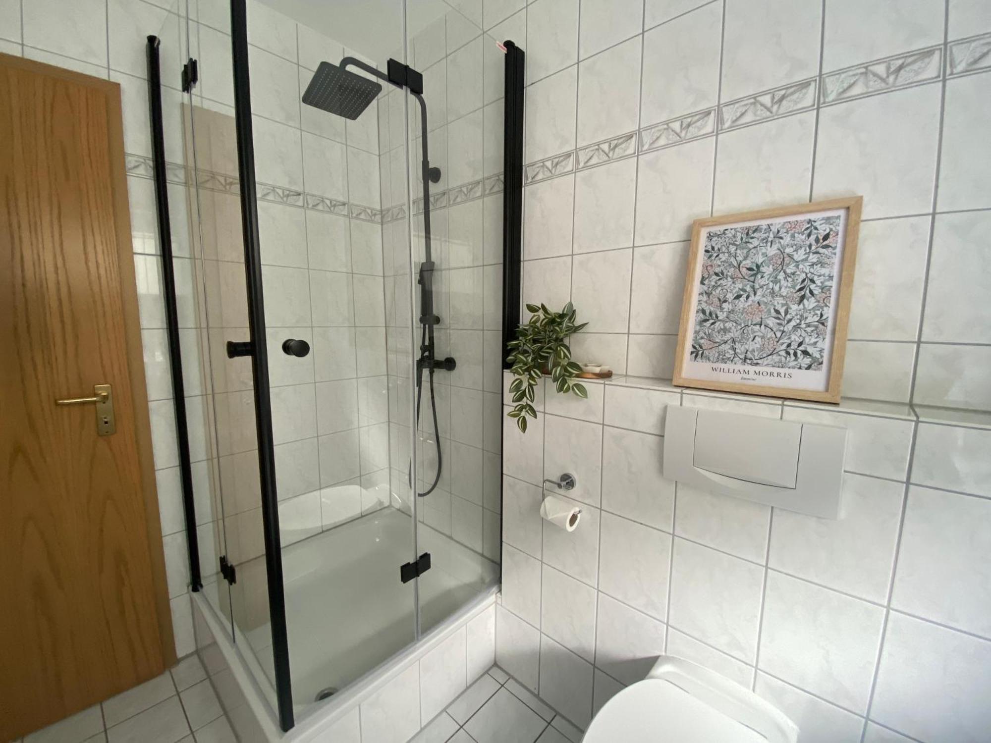 Moderne Wohnung Mit Terrasse & Parkplatz; Naehe Bwzk & Amazon Κόμπλεντς Εξωτερικό φωτογραφία