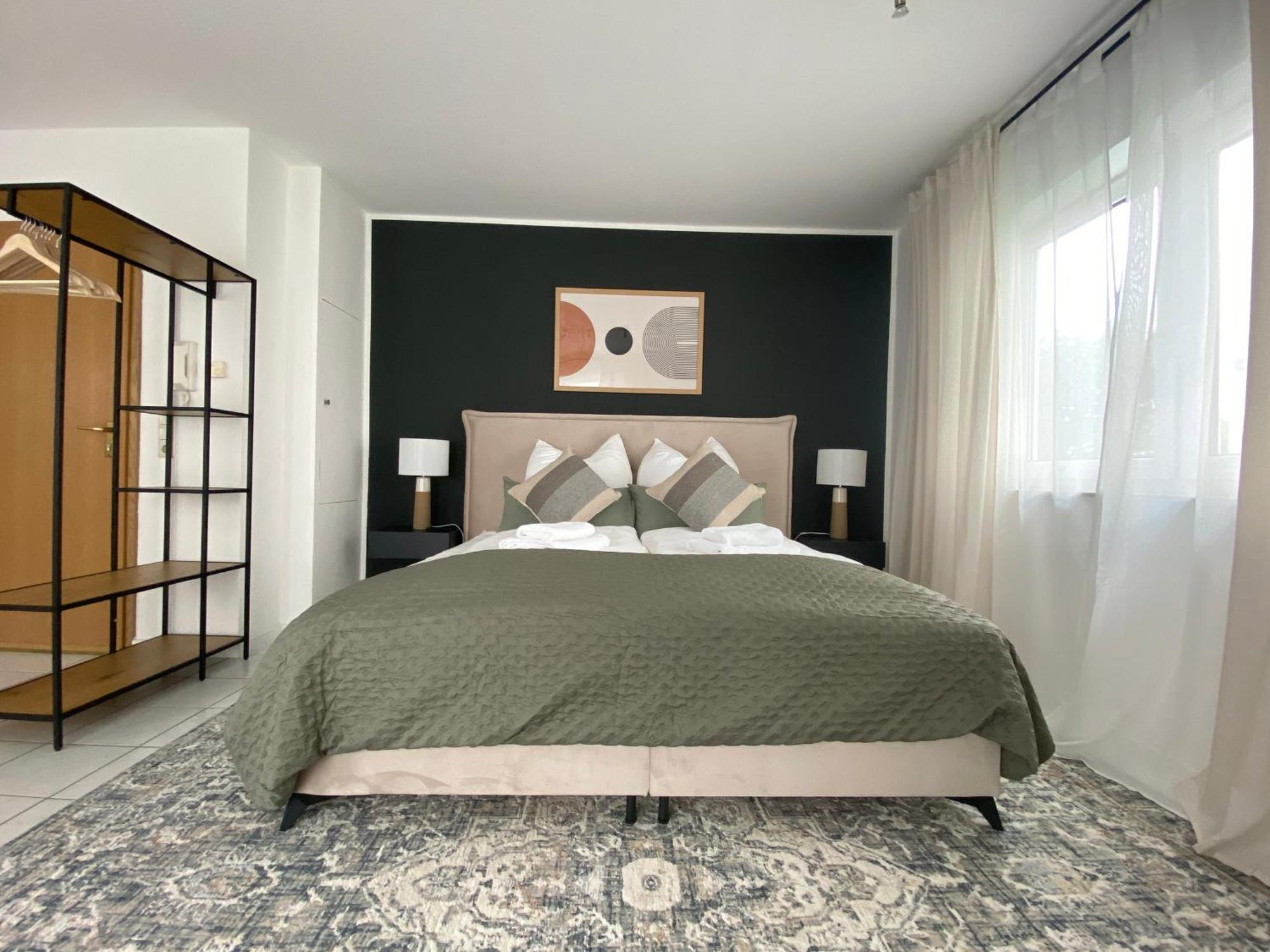 Moderne Wohnung Mit Terrasse & Parkplatz; Naehe Bwzk & Amazon Κόμπλεντς Εξωτερικό φωτογραφία
